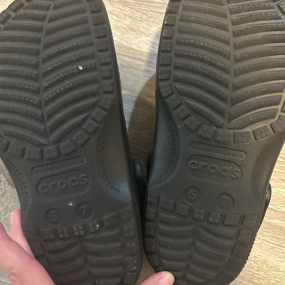Unisex Black Crocs size 5 men or size 7 women - Picture 4 of 4